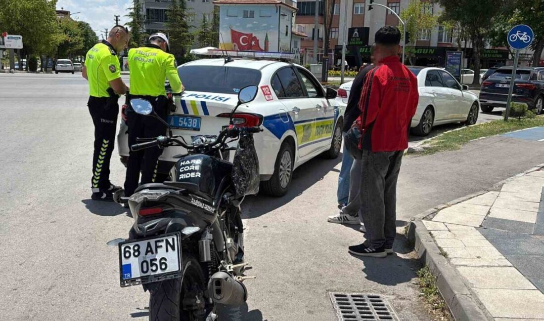 Aksaray’da, İl Emniyet Müdürlüğü Trafik Denetleme Şubesi ekipleri, Atatürk Bulvarı’nda