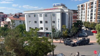 Siirt’te AK Parti İl Başkanlığı binasının yakınında bulunan şüpheli bir