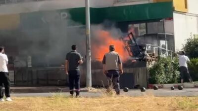 Siirt’te, Veysel Karani Mahallesi’nde bulunan kaldırımda atık malzemelerin neden olduğu