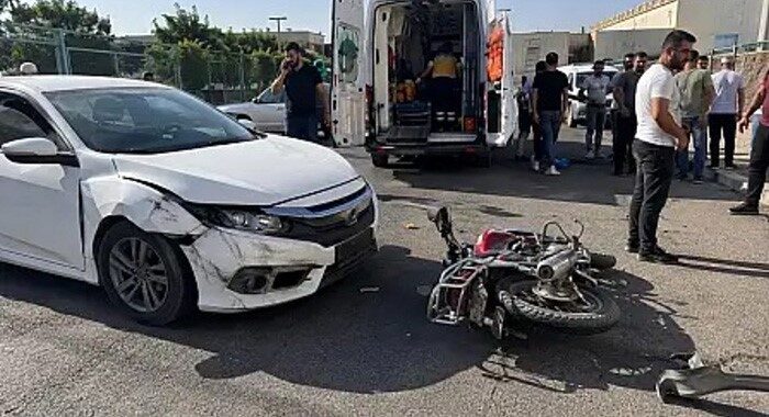 Siirt’te, sebze ve meyve hali önünde meydana gelen trafik kazasında