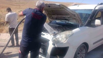 Siirt çevre yolunda seyir halindeki bir aracın motor kısmında meydana
