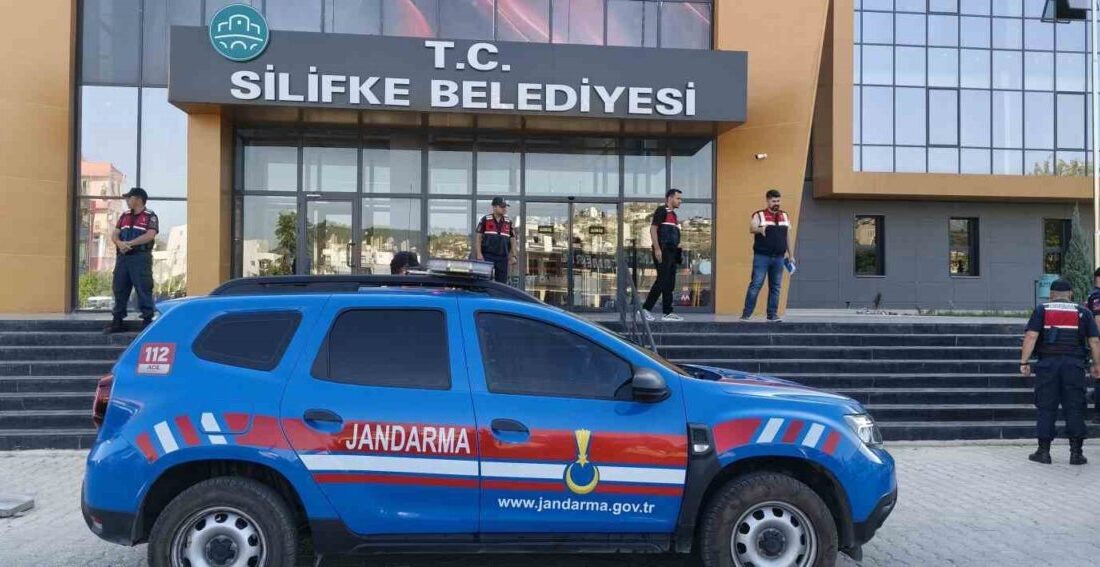 Silifke ilçesindeki belediye yönetimi hakkındaki yolsuzluk iddialarıyla ilgili soruşturma kapsamında,