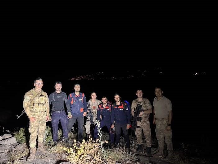 Şırnak’ın Balveren beldesine bağlı kırsal alanda mahsur kalan 2 mühendis