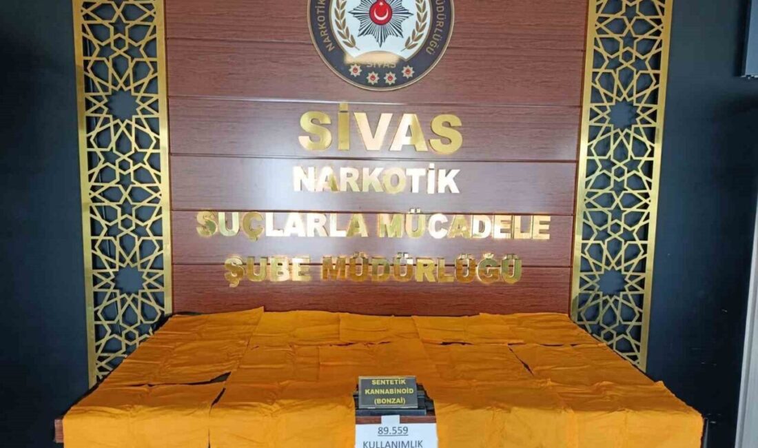 Sivas’ta gerçekleştirilen narkotik operasyonlarında polis ekipleri tarafından gözaltına alınan 3