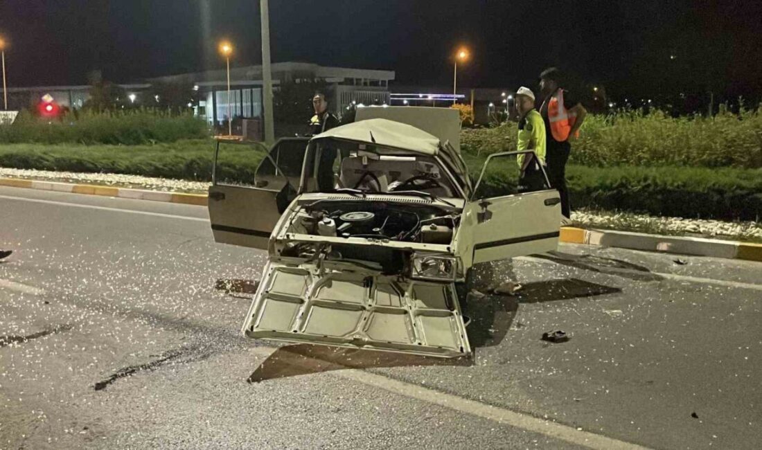 Sivas’ta meydana gelen bir trafik kazasında, kontrolü kaybeden bir otomobil