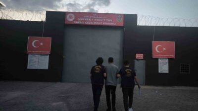 Şanlıurfa İl Jandarma Komutanlığı, aranan şahısların gözaltına alınması için yürüttüğü