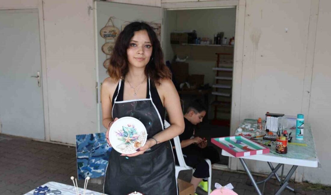 Kırşehir’de yaşamını sürdüren Gizem Zileli, resim konusunda aldığı herhangi bir