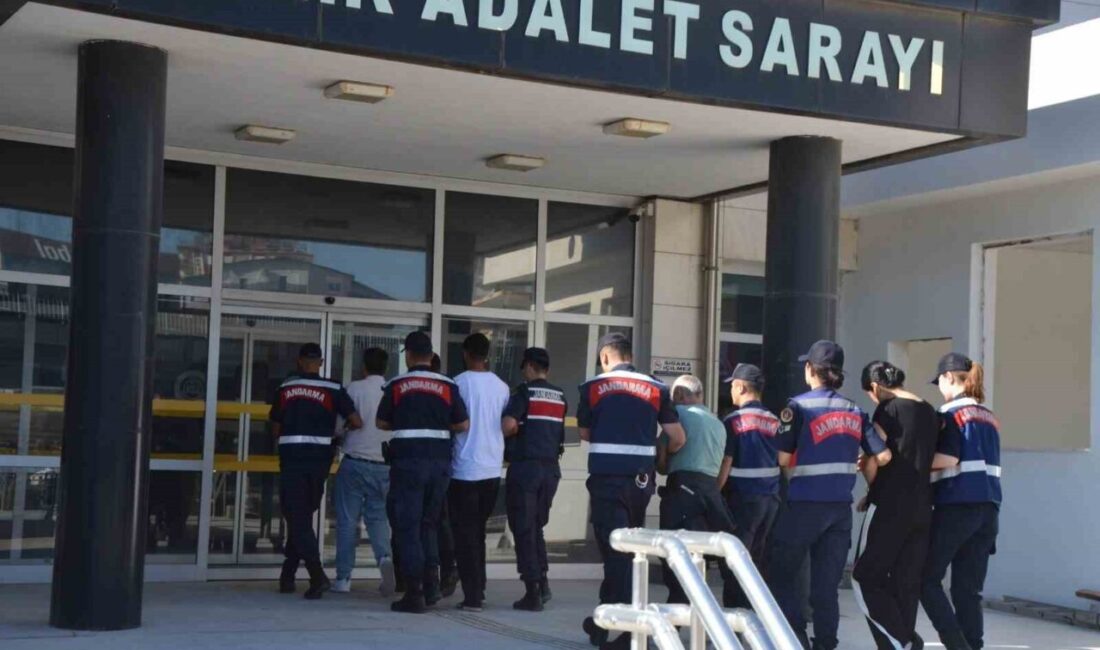 Antalya’nın Serik ilçesinde, 4 kişinin sosyal medya üzerinden dolandırıcılık yaparak