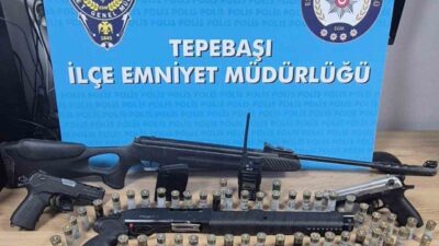 Eskişehir’de polis ekipleri, sosyal medya hesaplarında silah fotoğrafları paylaşan 2