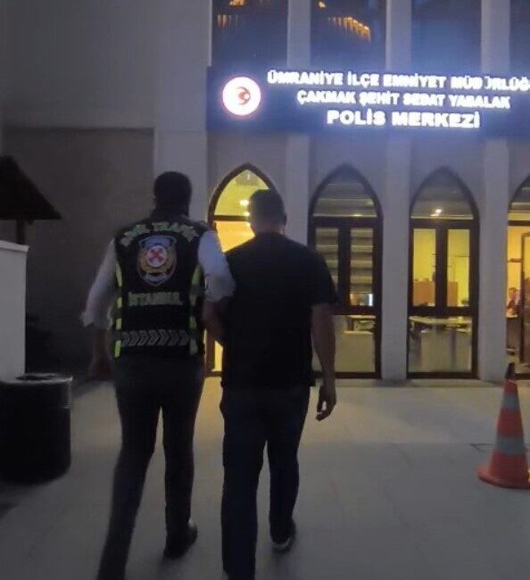Ümraniye’de trafiği tehlikeye atarak makas atan ve bu anları sosyal