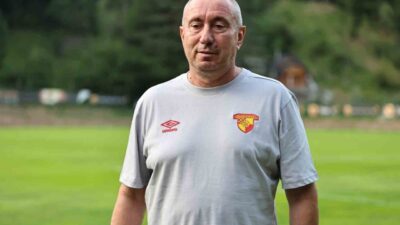 Göztepe’nin Teknik Direktörü Stoilov, kulübün transfer çalışmalarının devam ettiğini belirterek,