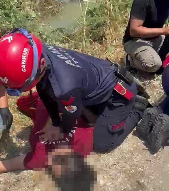 Adana’da meydana gelen üzücü olayda, sulama kanalına devrilen araçta bulunan