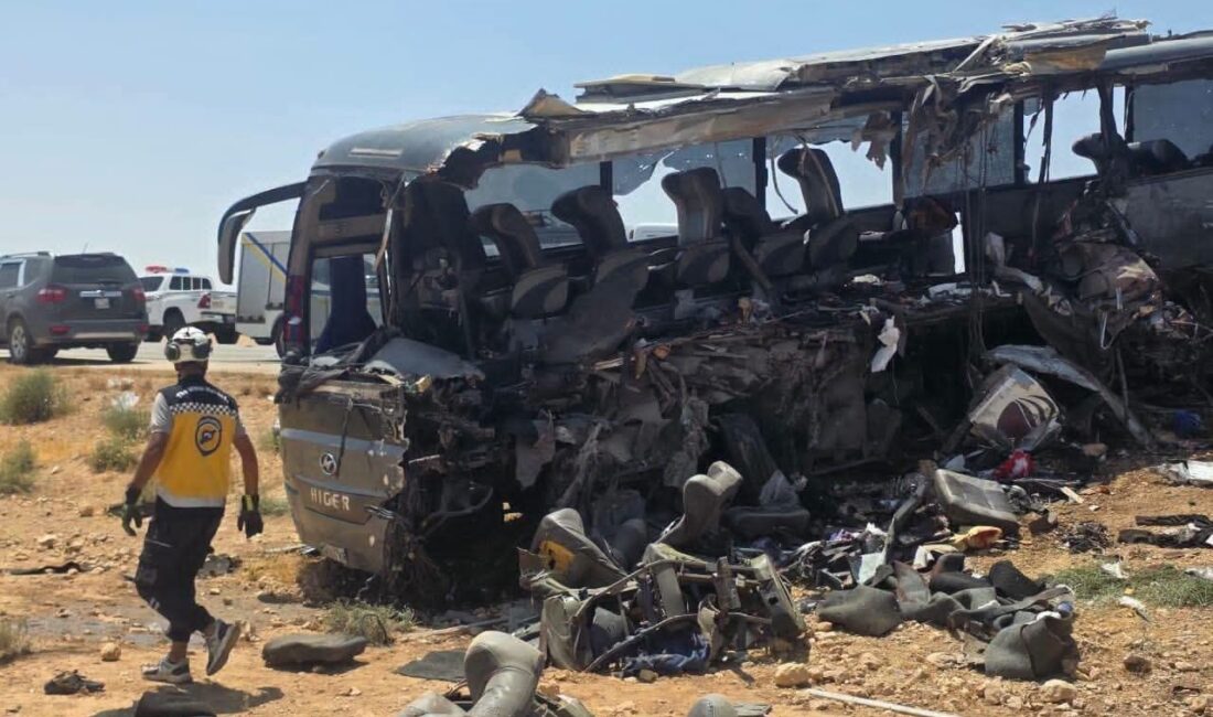 Şam-Deyrizor kara yolunda meydana gelen feci kazada 35 kişi hayatını