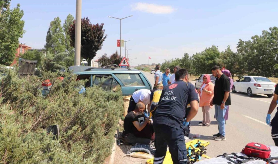 Karaman’da meydana gelen trafik kazasında, bir otomobilin direksiyon hakimiyetinin kaybolması