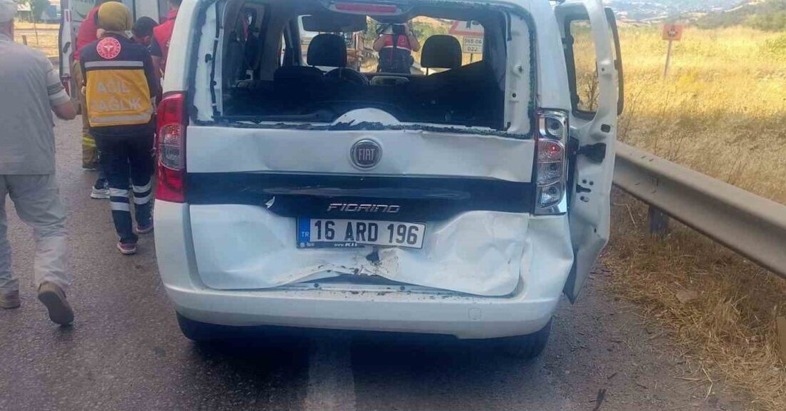 Balıkesir’in Susurluk ilçesinde, Balıkesir-Bursa kara yolunda bir tır ile bir
