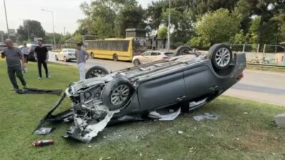 Bursa’nın Osmangazi ilçesinde Mudanya Bulvarı üzerinde meydana gelen trafik kazasında