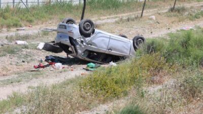 Konya’da meydana gelen trafik kazasında, seyir halindeki bir aracın şarampole