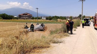 Bursa’nın İnegöl ilçesinde meydana gelen trafik kazasında bir otomobil takla