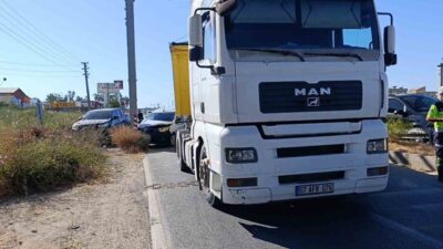 Manavgat ilçesinde meydana gelen bir trafik kazasında, bir hafif ticari