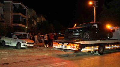 Denizli ilinde meydana gelen trafik kazasında, iki aracın çarpışması sonucu