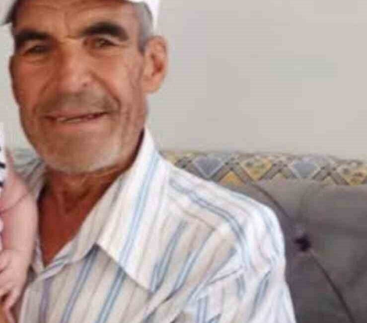 Denizli’nin Buldan ilçesinde, tarlasından dönerken şarampole devrilen traktörün altında kalan