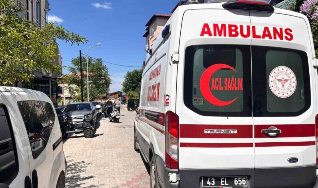 Kütahya’nın Tavşanlı ilçesinde otomobil ile motosikletin çarpışması sonucu meydana gelen