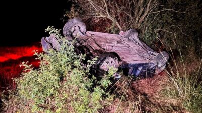 Tavşanlı ilçesinde meydana gelen trafik kazasında otomobil tarlaya uçtu, 2