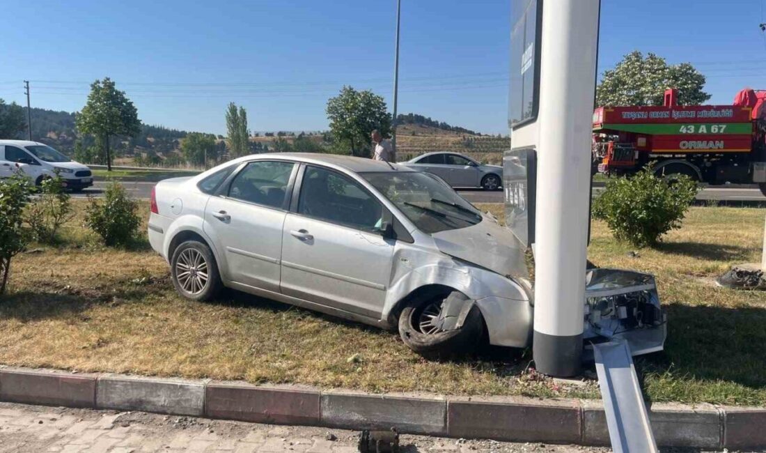 Tavşanlı’da Bir Akaryakıt İstasyonunda Meydana Gelen Trafik Kazası Güvenlik Kamerasına