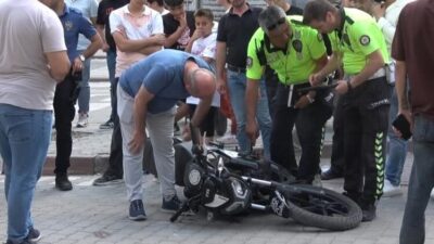 Tavşanlı ilçesinde yaşanan trafik kazasında, bir servis aracı ile motosikletin