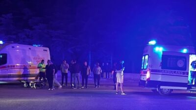 Kütahya’nın Tavşanlı ilçesinde meydana gelen trafik kazasında, bir kavşakta çarpışan