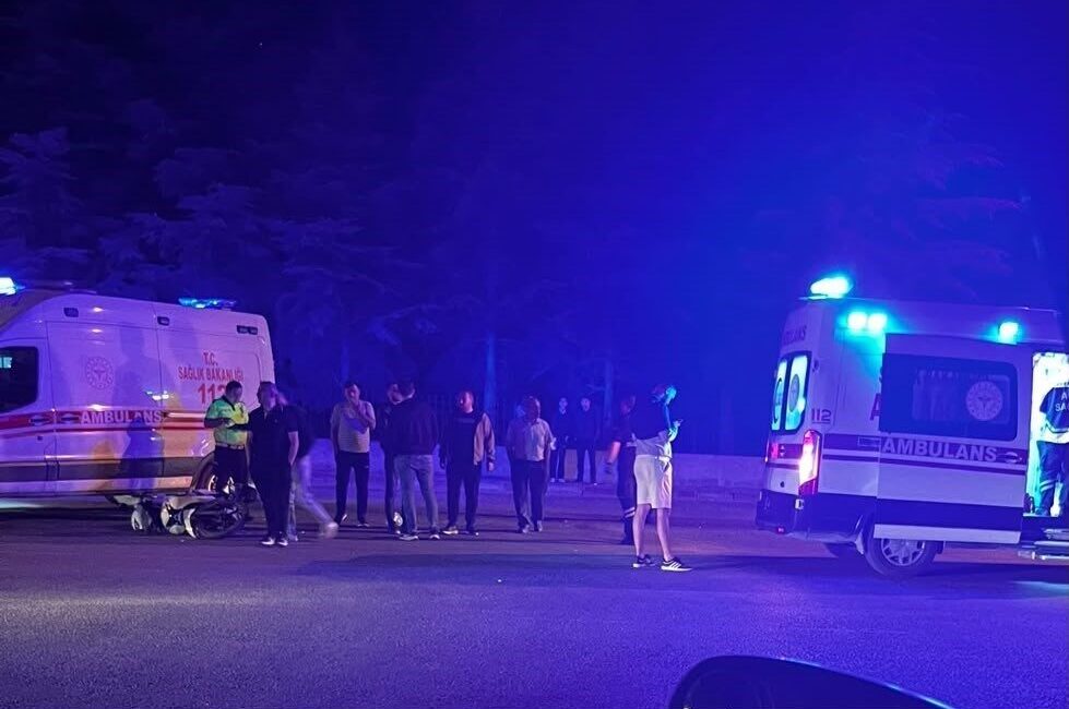 Kütahya’nın Tavşanlı ilçesinde meydana gelen trafik kazasında, bir kavşakta çarpışan