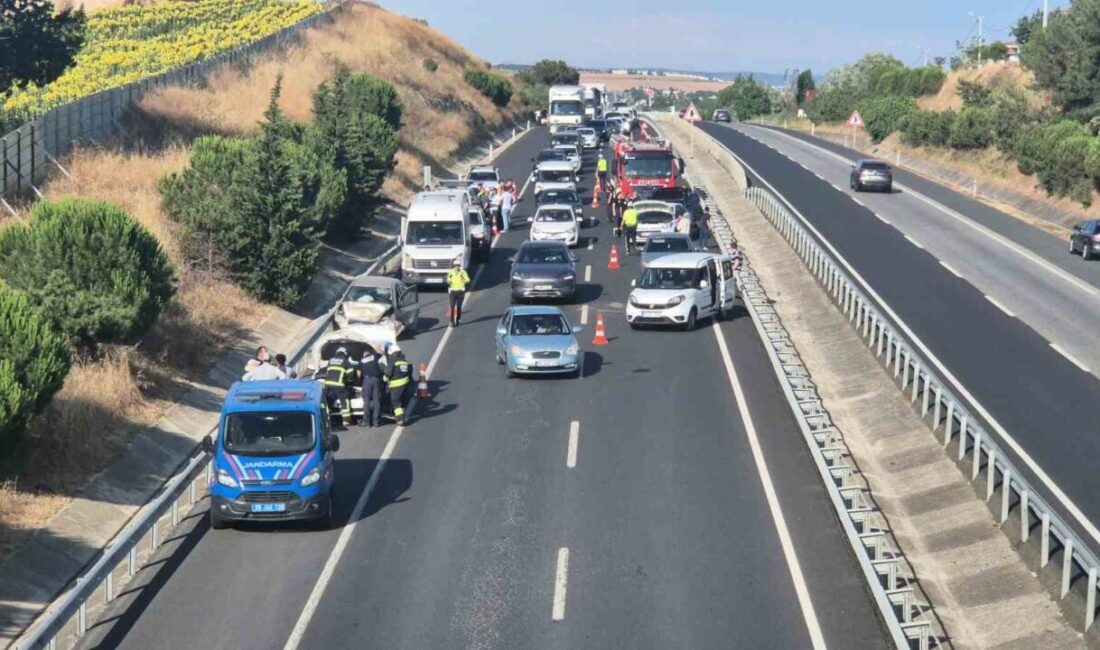 Tekirdağ-İstanbul kara yolunda meydana gelen zincirleme trafik kazasında 7 araç