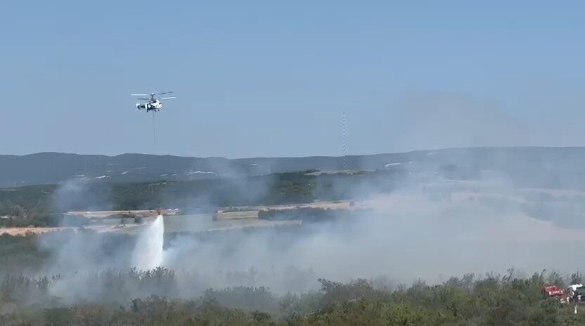 Tekirdağ’ın Şarköy ilçesinde anızlık alanda başlayan yangın, rüzgarın etkisiyle hızla