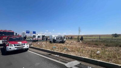 Tekirdağ’ın Hayrabolu ilçesinde meydana gelen trafik kazasında, kamyon ile otomobilin