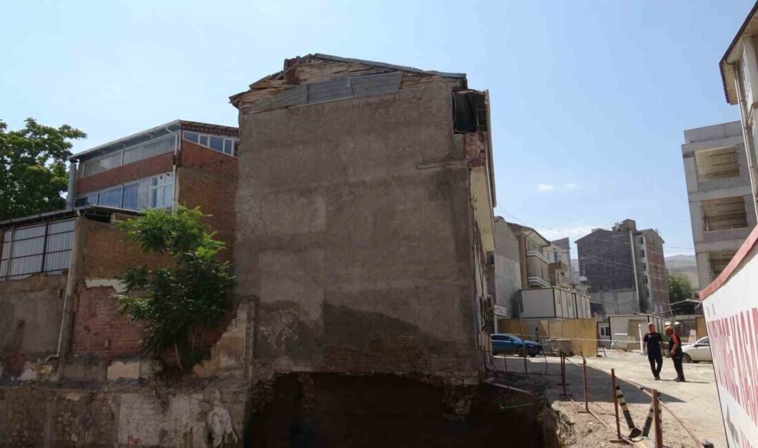 Malatya’nın Battalgazi ilçesinde, Büyük Hüseyin Bey Mahallesi’nde bulunan bir inşaat
