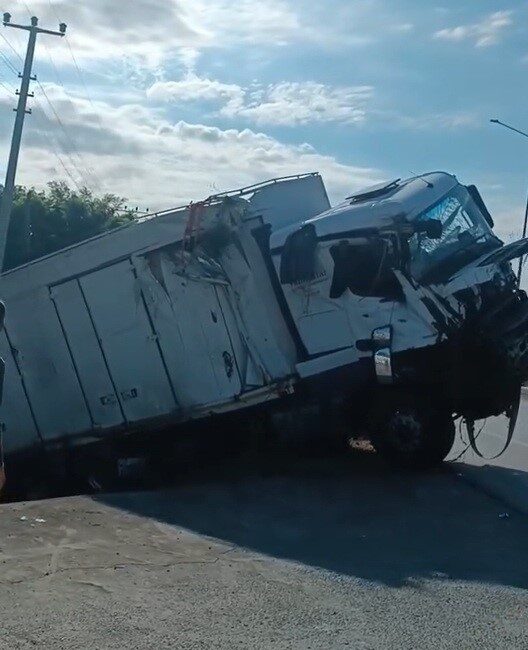 Samsun’un Terme ilçesinde yaşanan bir trafik kazasında bir tırın kontrolünü