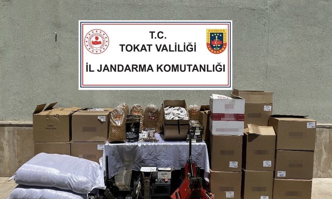 Tokat’ta İl Jandarma Komutanlığı ekipleri tarafından gerçekleştirilen operasyonda kaçak tütün