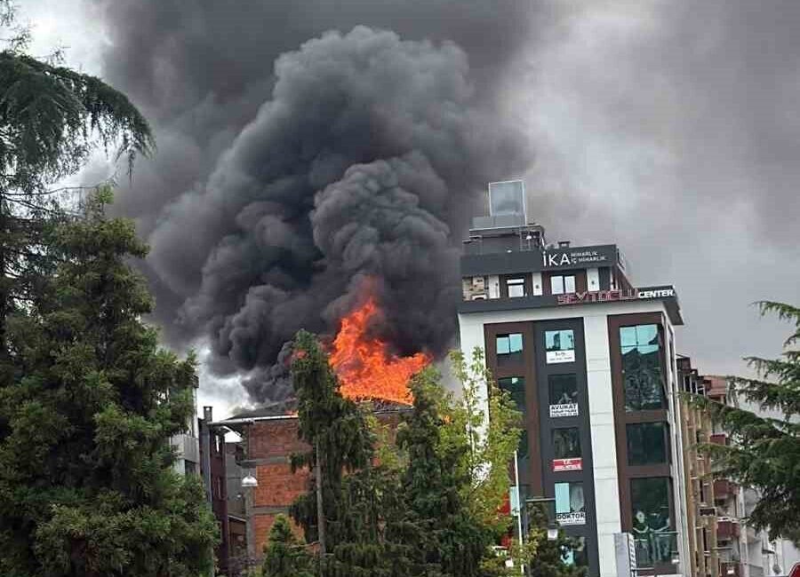 Trabzon’un Araklı ilçesinde bu sabah saatlerinde, 5 katlı bir binanın