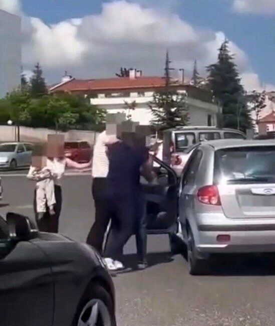 Nevşehir’de meydana gelen bir trafik olayında, bir sürücünün aracından inerek