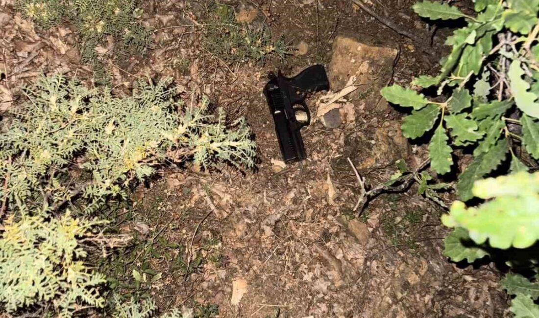 Nazımiye ilçesinde kıraathanenin önünde silahlı saldırıya maruz kalan bir kişi