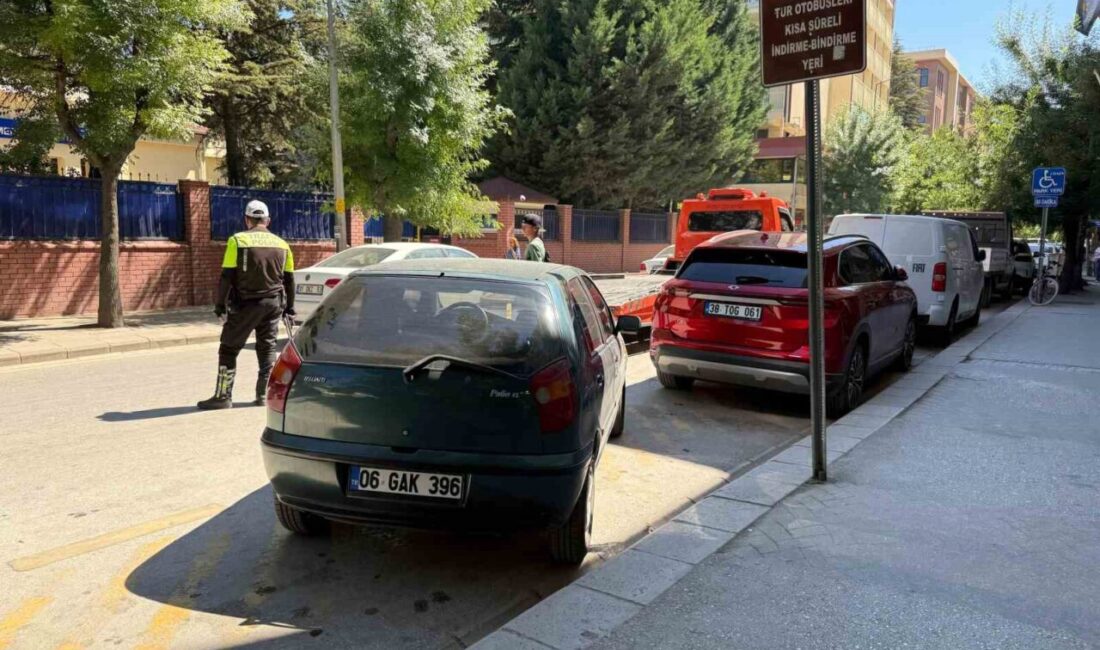 Eskişehir’de tur otobüslerine ayrılan park alanlarını işgal eden sivil araçlara