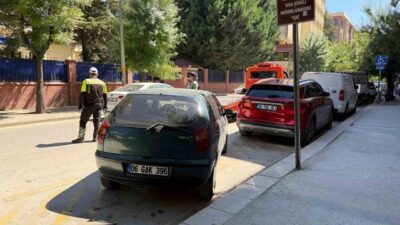 Eskişehir’de tur otobüslerine ayrılan park alanlarını işgal eden sivil araçlara