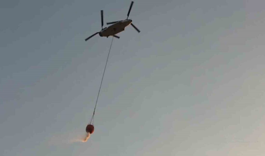 Türkiye’nin en büyük yangın söndürme helikopteri olan CH-47 Chinook modeli,