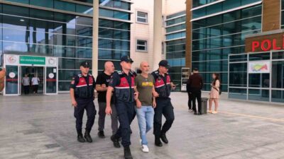 Ünlü yönetmen Ezel Akay ve müzisyen kardeşi Eren Kazım Akay,