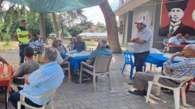 Uşak İl Jandarma Komutanlığı’na bağlı ekipler, traktör kazalarını önlemek amacıyla