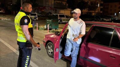 Aksaray’da polis uygulamasında alkollü bir sürücünün ehliyetine el konuldu ve