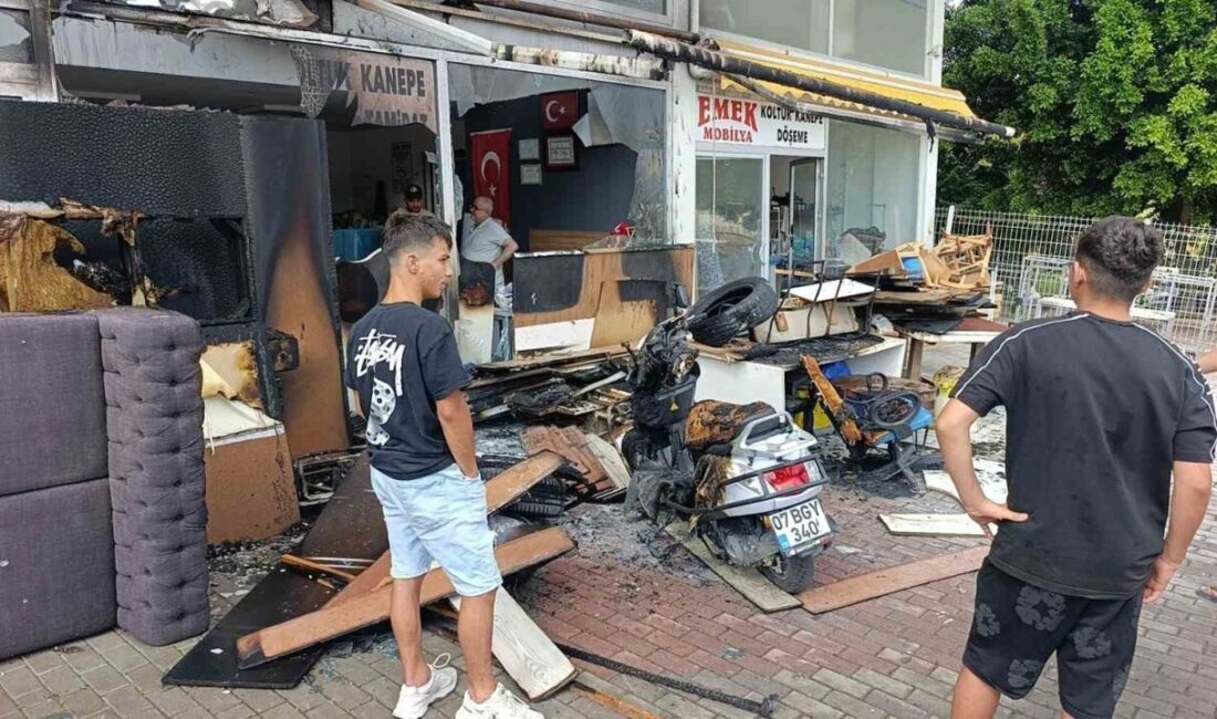 Manavgat ilçesindeki bir mobilya döşeme atölyesinde çıkan yangın, hızlı itfaiye