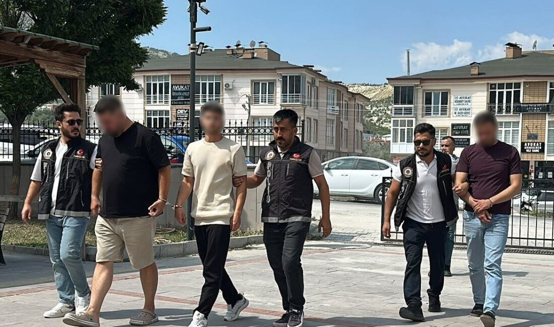 Burdur’da uyuşturucu kullanma suçundan öğretmenlikten ihraç edilen bir kişi, kağıda