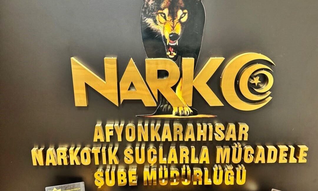 Afyonkarahisar’da polis ekipleri tarafından gerçekleştirilen operasyonda, torbacı olarak bilinen uyuşturucu