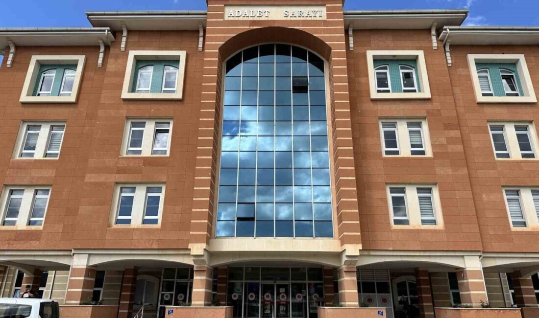 Tosya ilçesinde Jandarma ekipleri tarafından gerçekleştirilen uyuşturucu operasyonunda yargılanan şüphelilerden